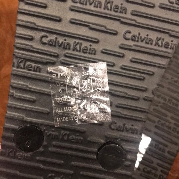 NWOT Calvin Klein flip flops - Picture 3 of 3